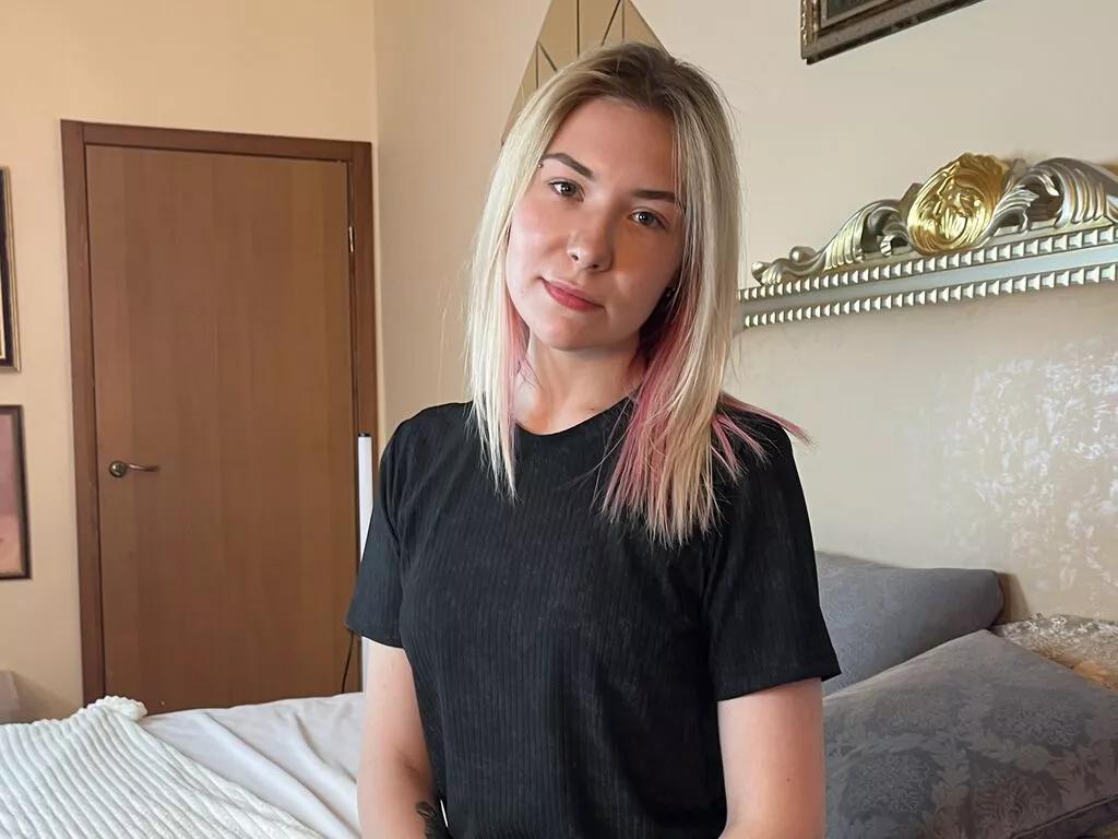JuneRamos on LiveJasmin