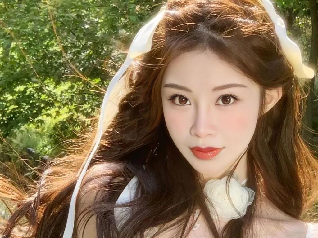 XiaoJuan on LiveJasmin