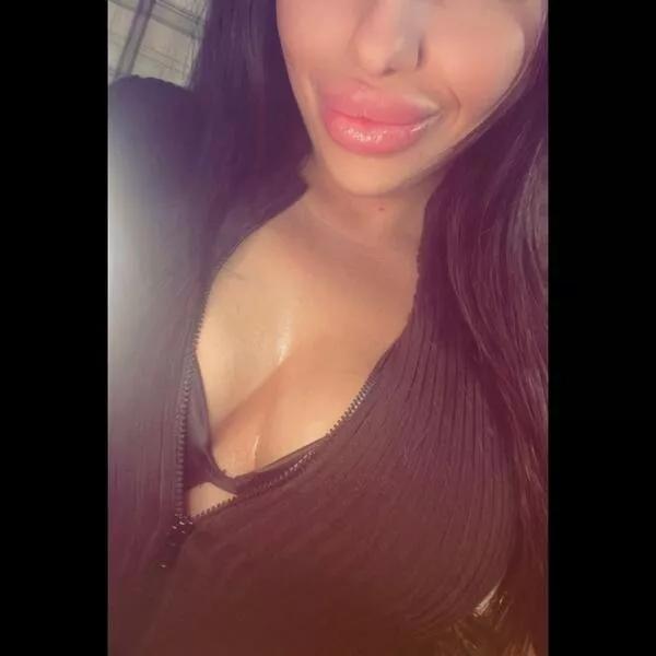 Tillyyy_x on Streamate 