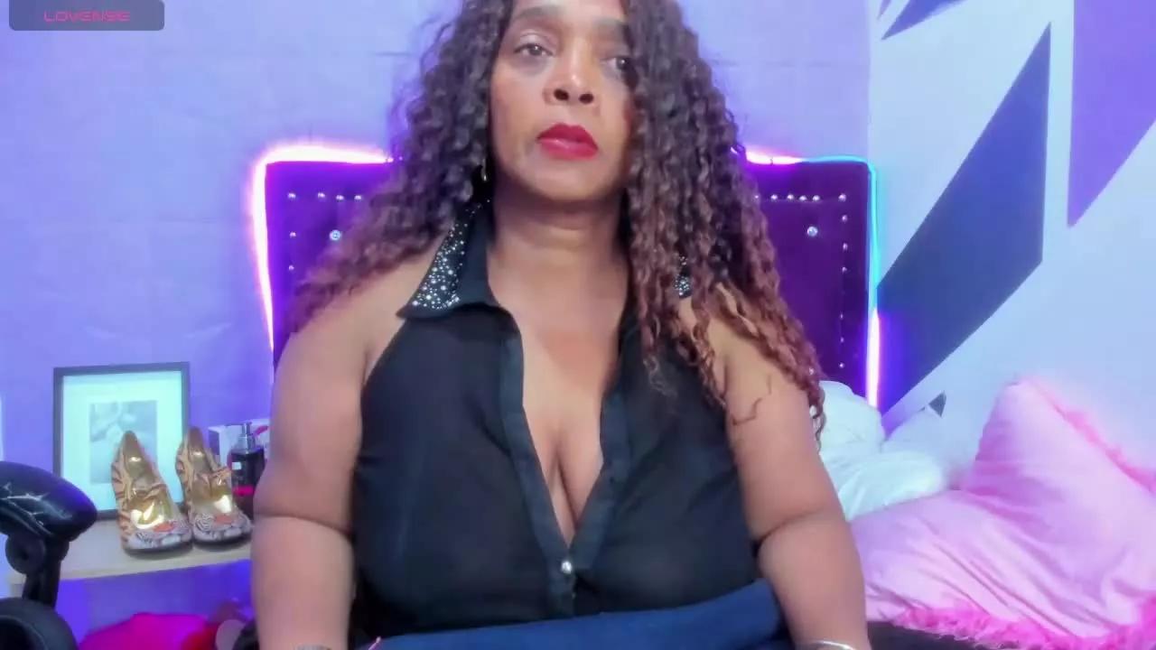AinaEbonyMilf on Streamray 