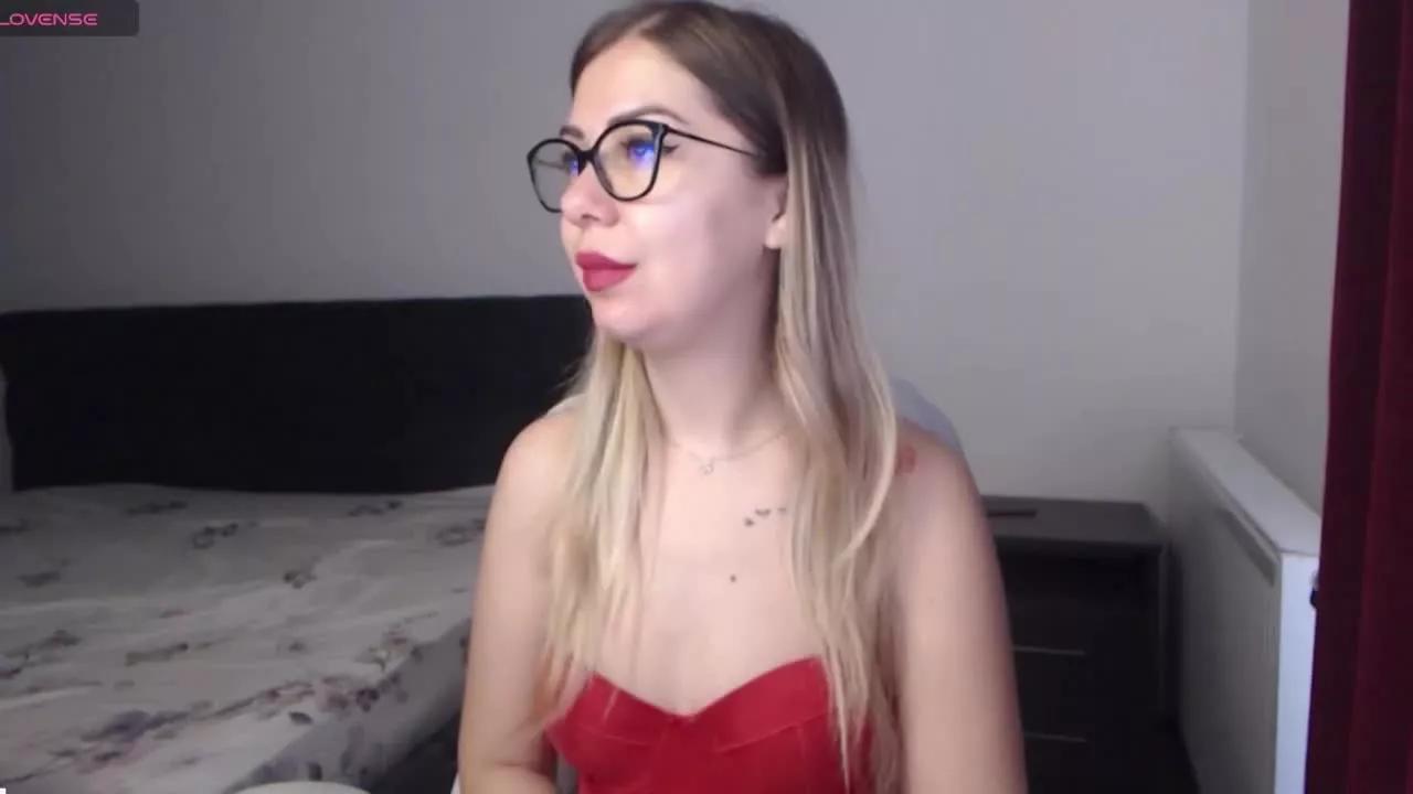 ErikaMoreno on Streamray 