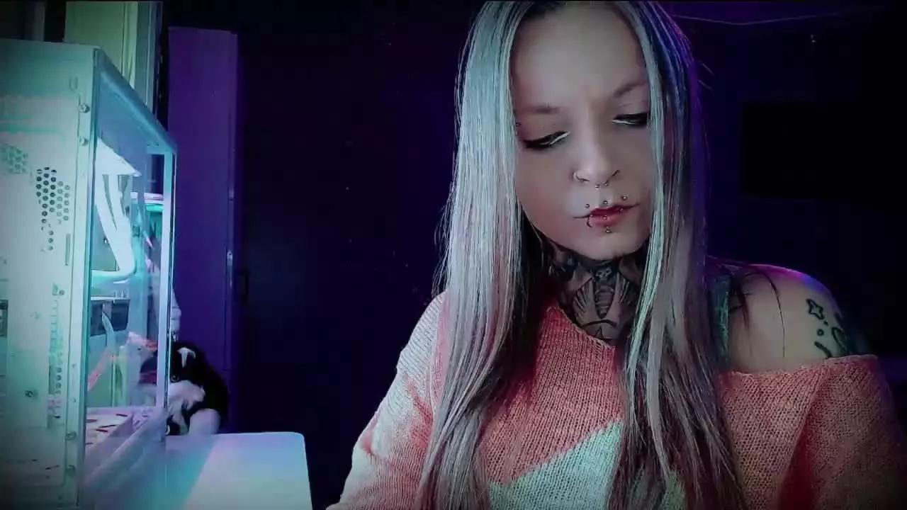 InesAlone on Streamray 