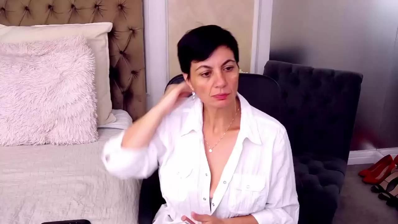 JuliaWinslet on Streamray 