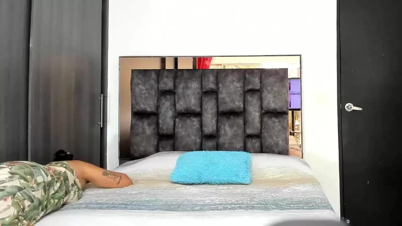 LezzyHells on Streamray 
