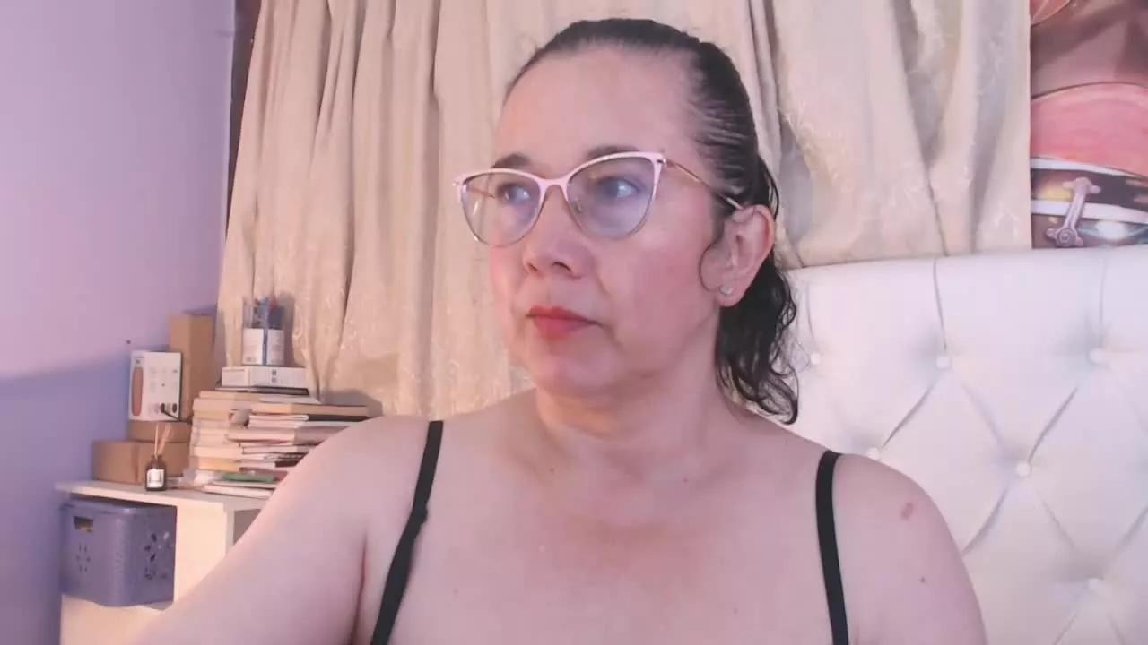 MaturePrisila on Streamray 