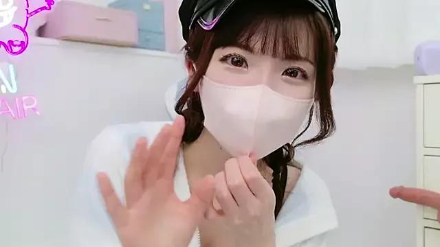 -minami- on StripChat