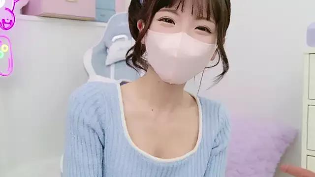 -minami- on StripChat