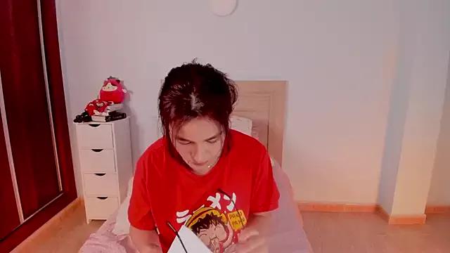 Adriennesexxx on StripChat