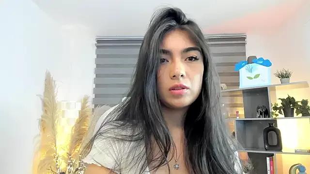 Alexandra_ra on StripChat