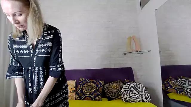 AmaliaMao on StripChat 