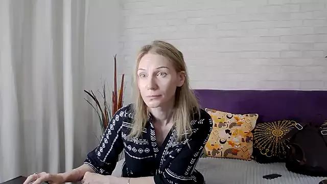AmaliaMao on StripChat 