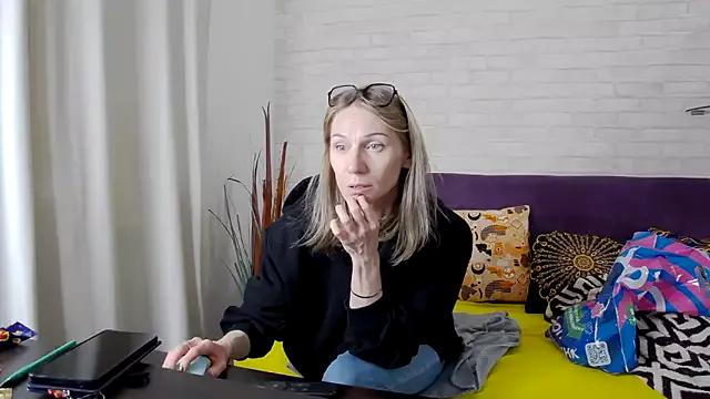 AmaliaMao on StripChat 