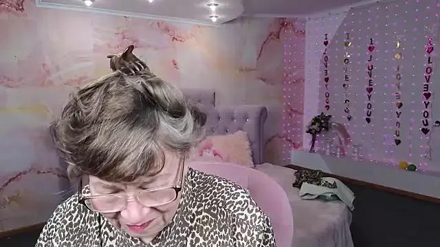 Betty_Brick on StripChat 