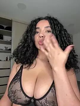 Freechat Curlyierr on StripChat