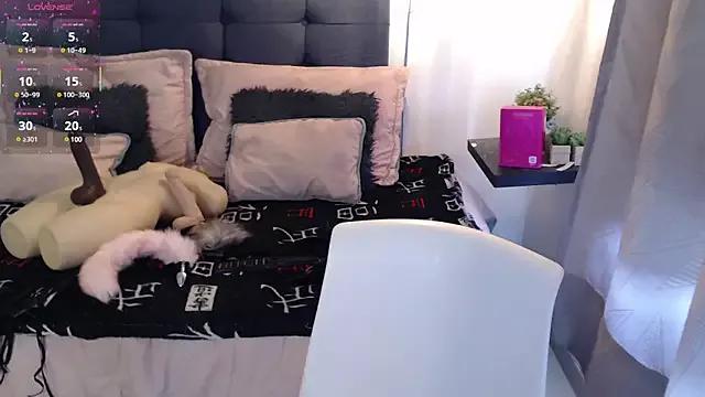 Freechat elowen_halley1 on StripChat