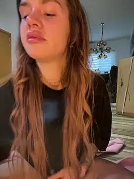 EmiliaCatalina on StripChat