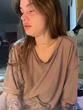 EmiliaCatalina on StripChat