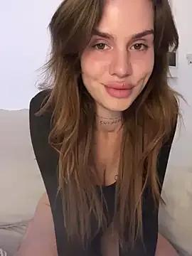 EmiliaCatalina on StripChat