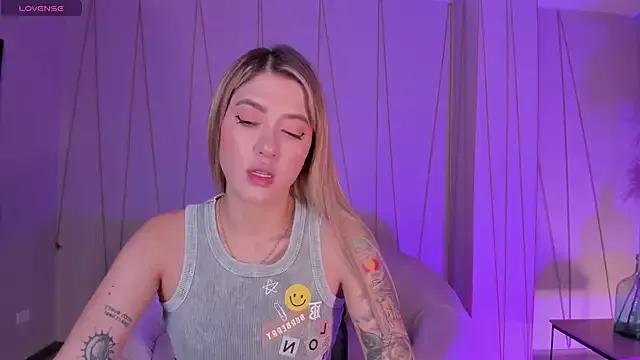 EveBensonX on StripChat 