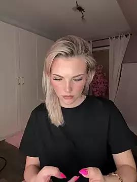 Foxy_Bite on StripChat 