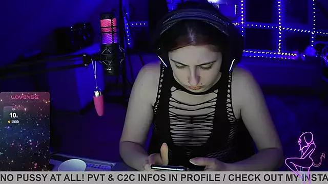 Gamergirl-Linela on StripChat