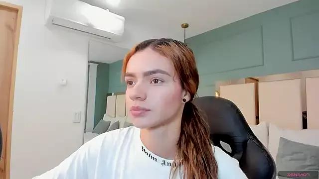 helen_kinett on StripChat 