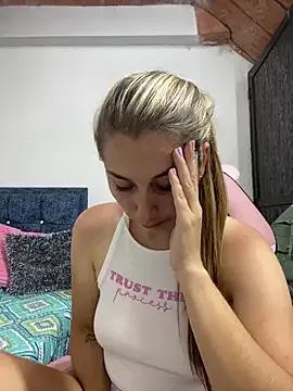Iris_love18 on StripChat 
