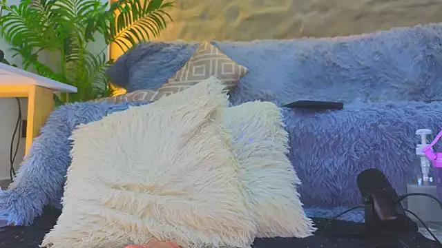 Isa__Blanc on StripChat