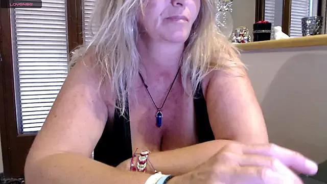 JennaDeluxe on StripChat 