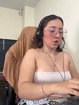 Kay_LustyWife on StripChat