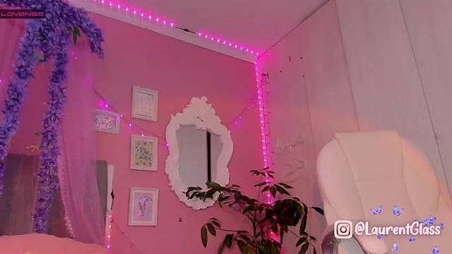 Freechat Laurent-Glass on StripChat