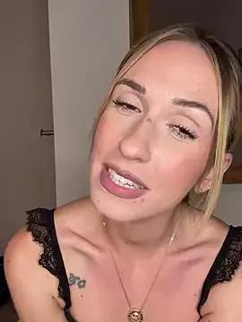 lola_tentatiion on StripChat