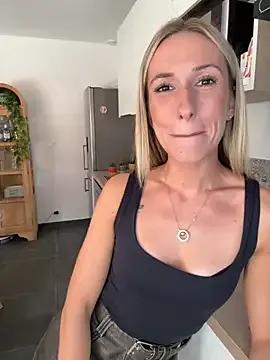 lola_tentatiion on StripChat