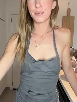 lola_tentatiion on StripChat