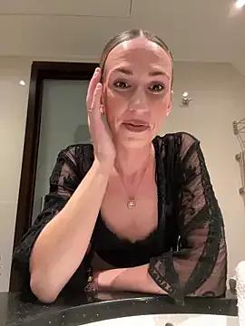 lola_tentatiion on StripChat