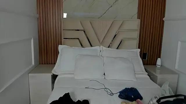 LolaAngellx on StripChat