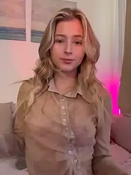 LunaRase on StripChat