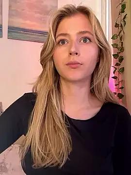 LunaRase on StripChat