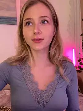 LunaRase on StripChat