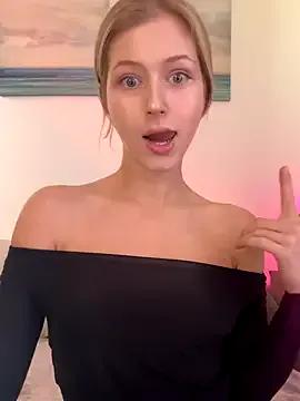 LunaRase on StripChat