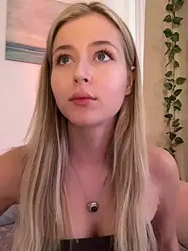 LunaRase on StripChat