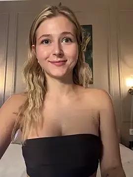 LunaRase on StripChat