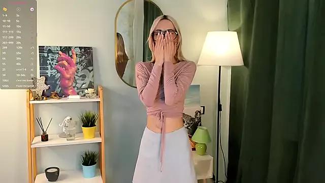 LynnaCure on StripChat 