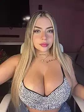 MiaWhitePink_ on StripChat