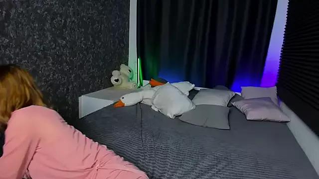 MonicaPerryy on StripChat 