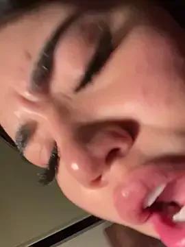 Nickiiiii on StripChat