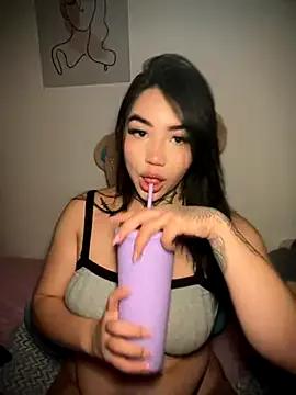 Nickiiiii on StripChat