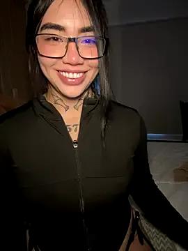 Nickiiiii on StripChat