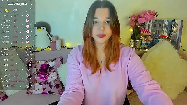 PenelopeOneGrey on StripChat 