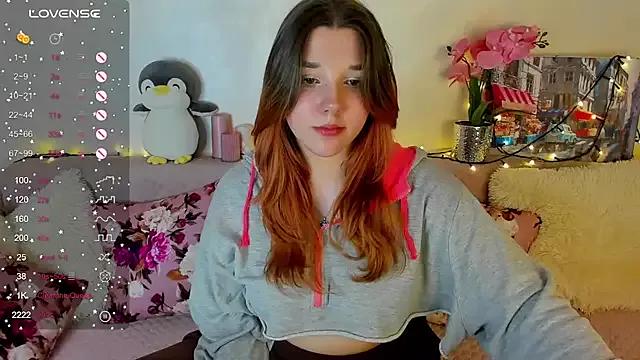 PenelopeOneGrey on StripChat 